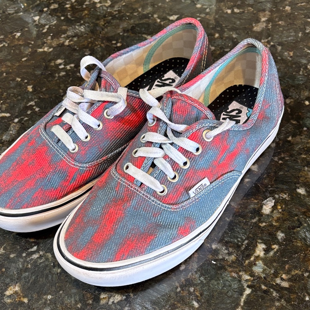 Like New Vans ain’t Bloom Comfycush  Sneakers! 9.5